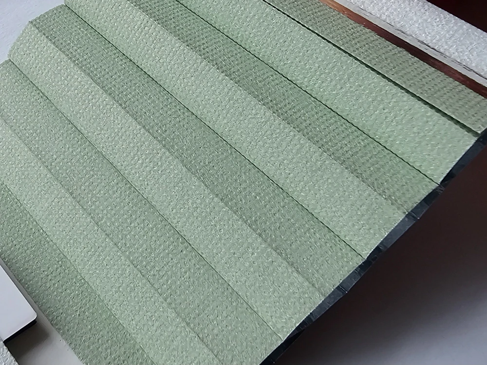 Pleated blind – Blackout, honeycomb – LETTUCE (blackout, honeycomb) – 2