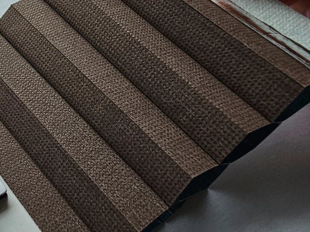 Pleated blind – Blackout, honeycomb – CHOCOLATE (blackout, honeycomb) – 2