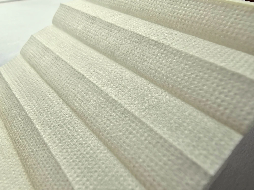 Pleated blind – Semi-blackout, honeycomb – VANILLA (semi-blackout, honeycomb) – 2