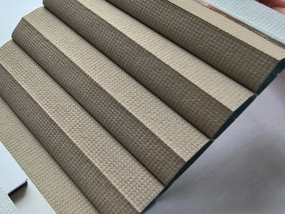 Pleated blind – Blackout, honeycomb – CLAY (blackout, honeycomb) – 2