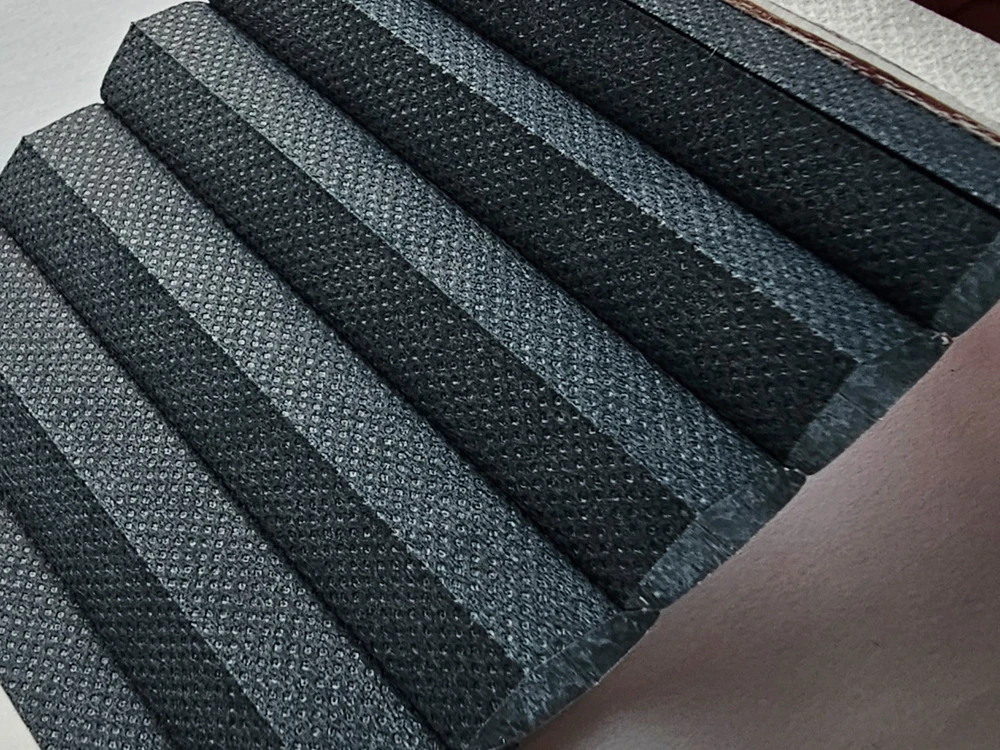 Pleated blind – Blackout, honeycomb – BLACK (blackout, honeycomb) – 2