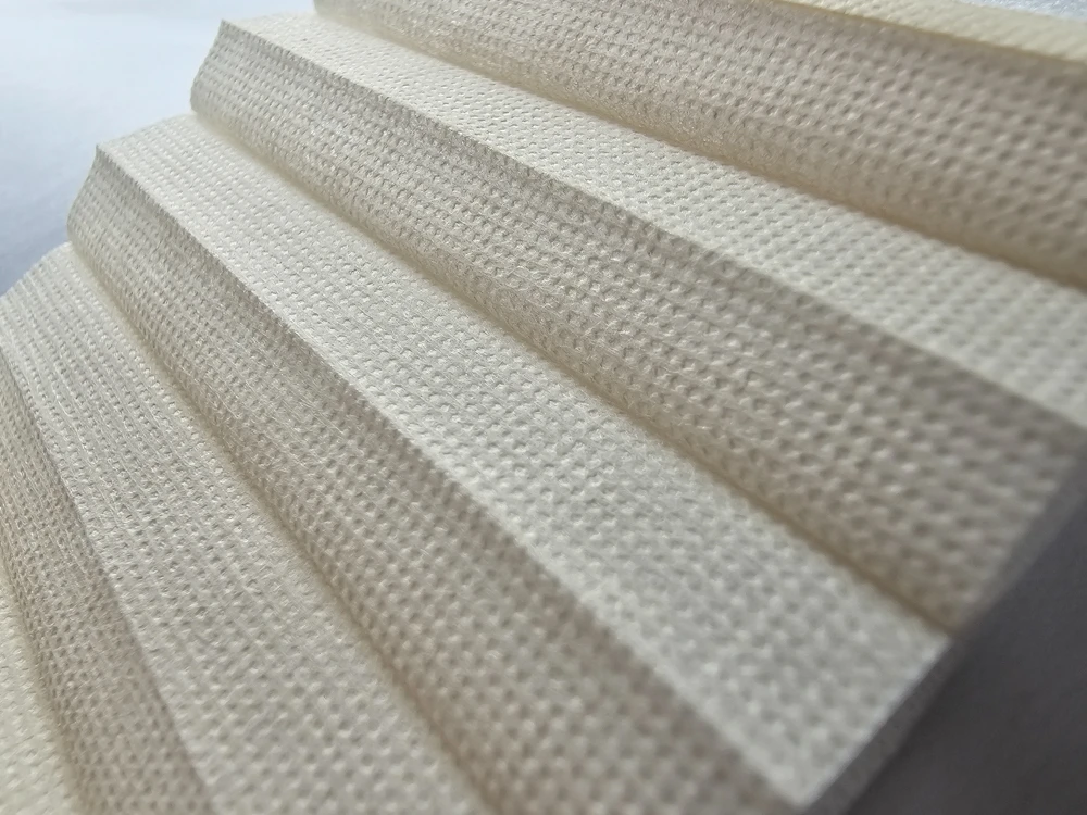 Pleated blind – Semi-blackout, honeycomb – BUTTERCREAM (semi-blackout, honeycomb) – 2