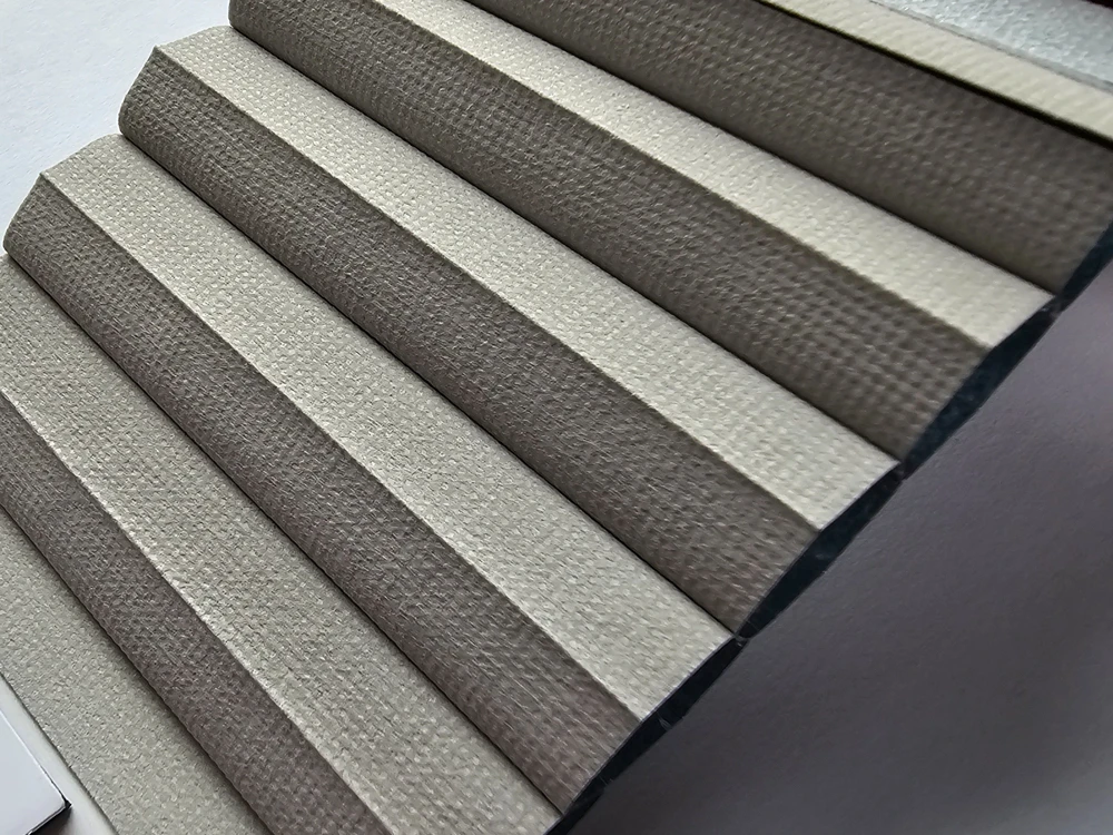 Pleated blind – Blackout, honeycomb – CEMENT (blackout, honeycomb) – 2