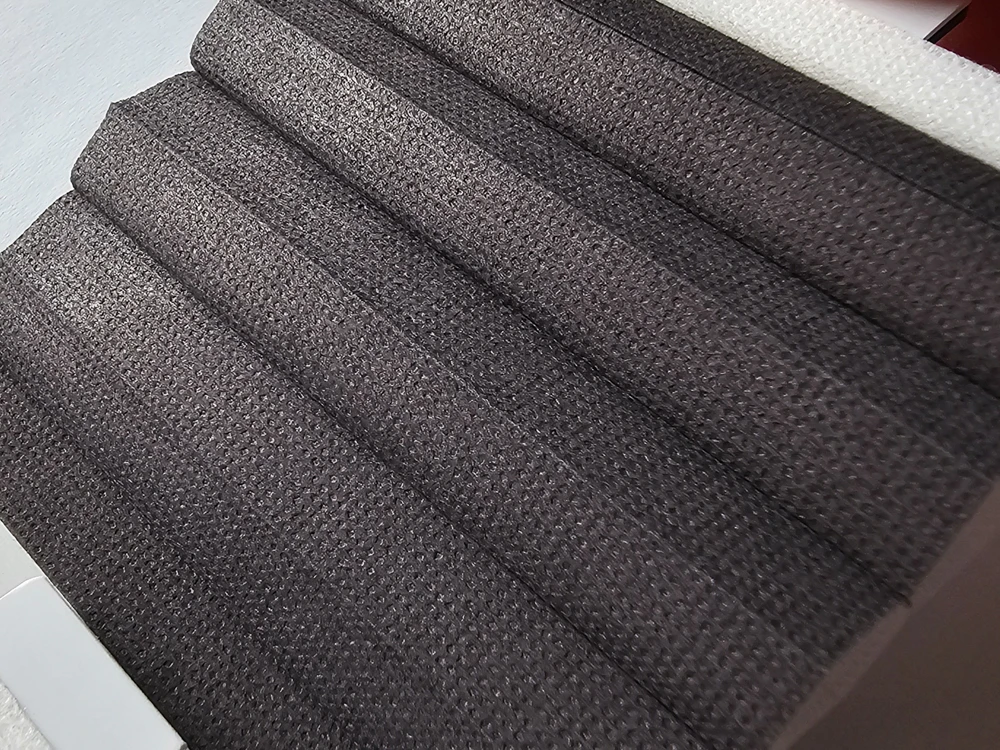 Pleated blind – Semi-blackout, honeycomb – DARK GRAPHITE (semi-blackout, honeycomb) – 2